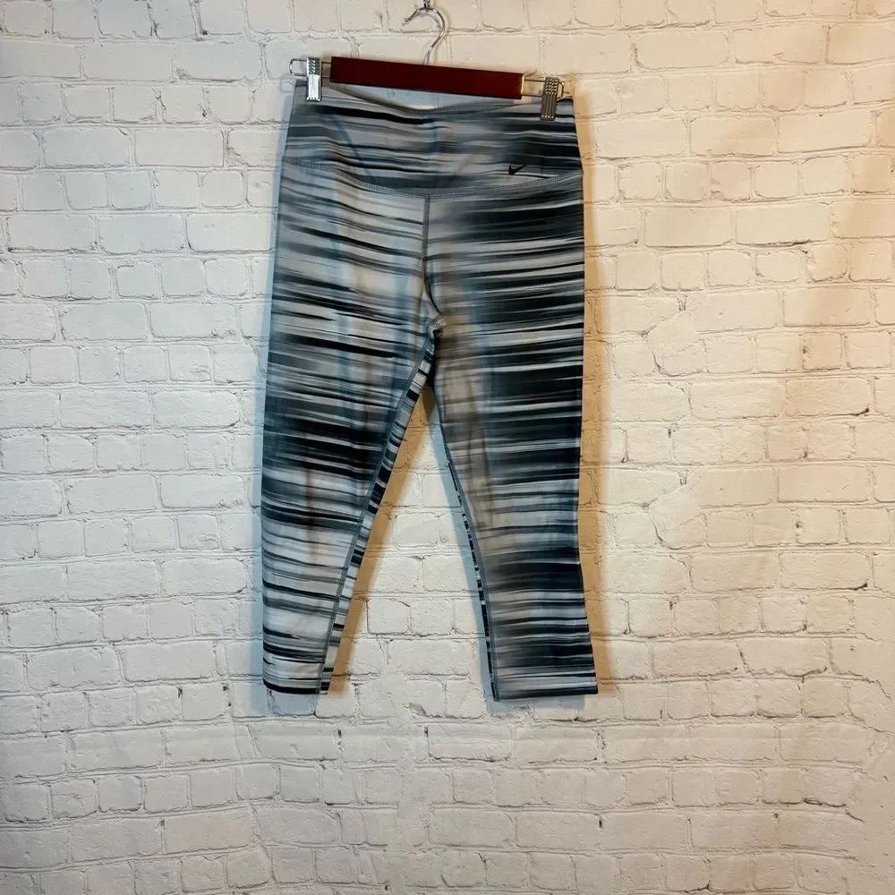 Nike Black and Gray Leggings for Versatile Performance